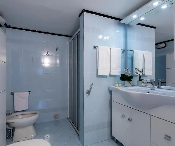 La Perla Del Lario 51 * בלאג'יו